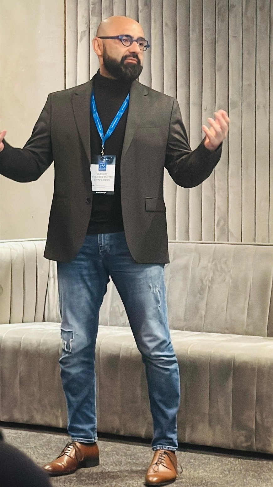 Konstantinos Ch. Eleftheriadis speaking at an event